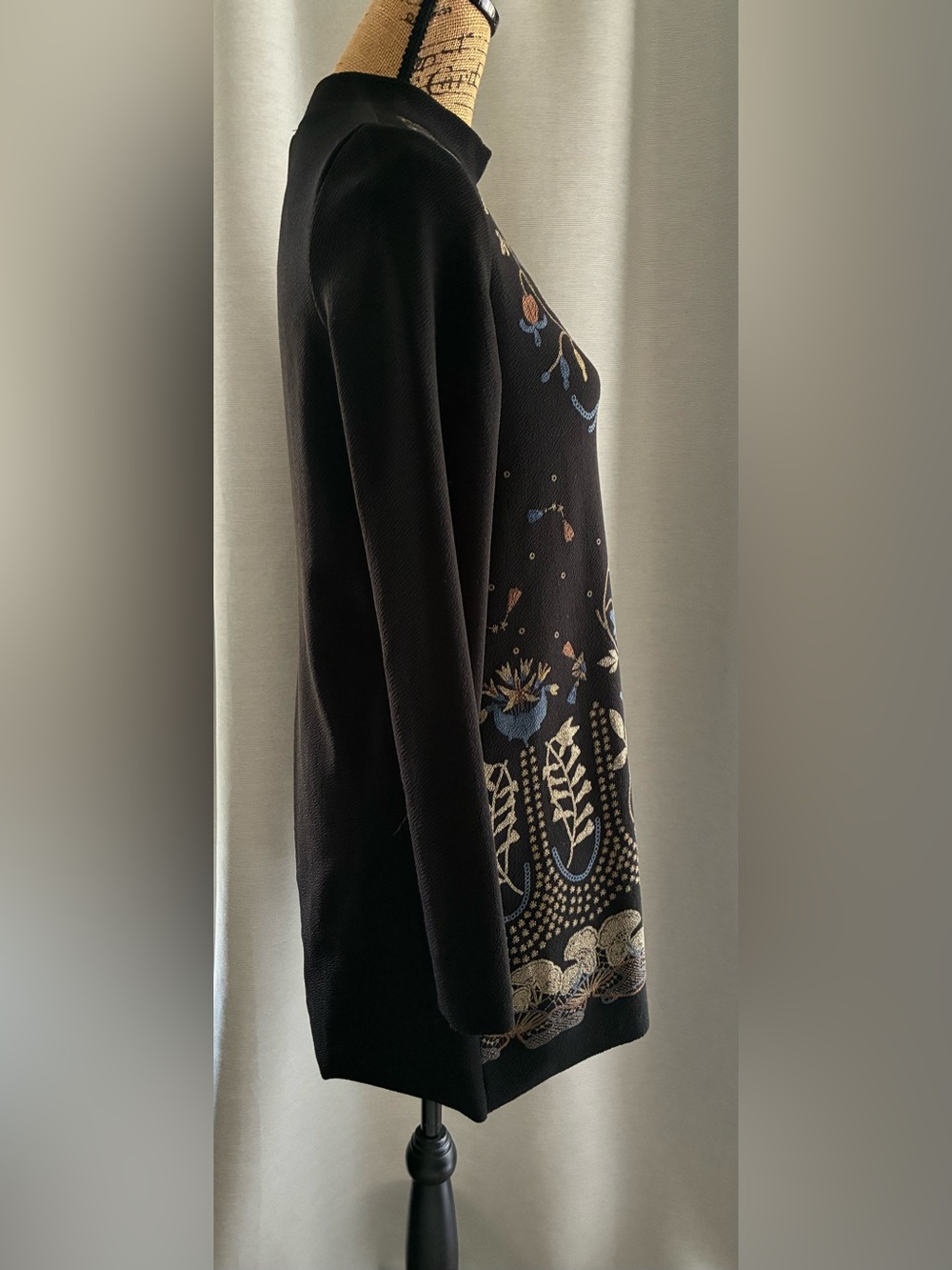 Zara Black Long-Sleeve Tunic Dress with Blue and Gold Floral Motifs - Picture 4 of 7